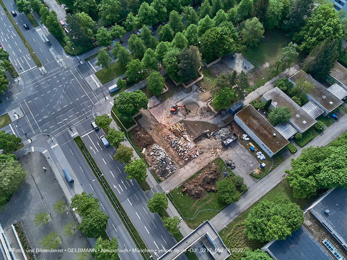 14.05.2022 - Luftbilder von der Baustelle Haus für Kinder in Neuperlach